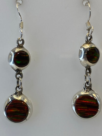 Aretes de Taxco con reflejos rojos y naranjas del Ópalo de Fuego