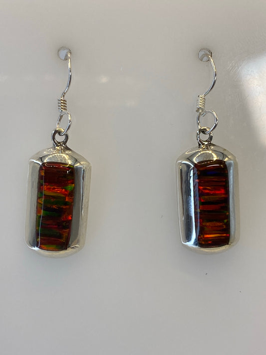 Aretes de plata 925 con ópalo de fuego multicolor engastado a mano en marco rectangular
