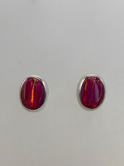 Par de aretes de plata con Ópalo de Fuego rosa engastado, 1.3 cm de largo