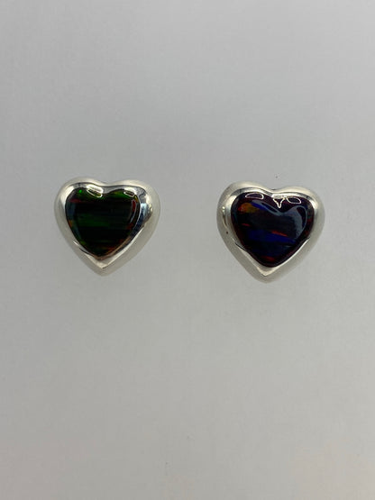Arete de plata 925 con ópalo de fuego engastado, vista de perfil