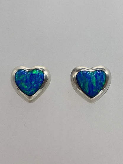 Aretes sobre regla mostrando el largo de 1.3 cm