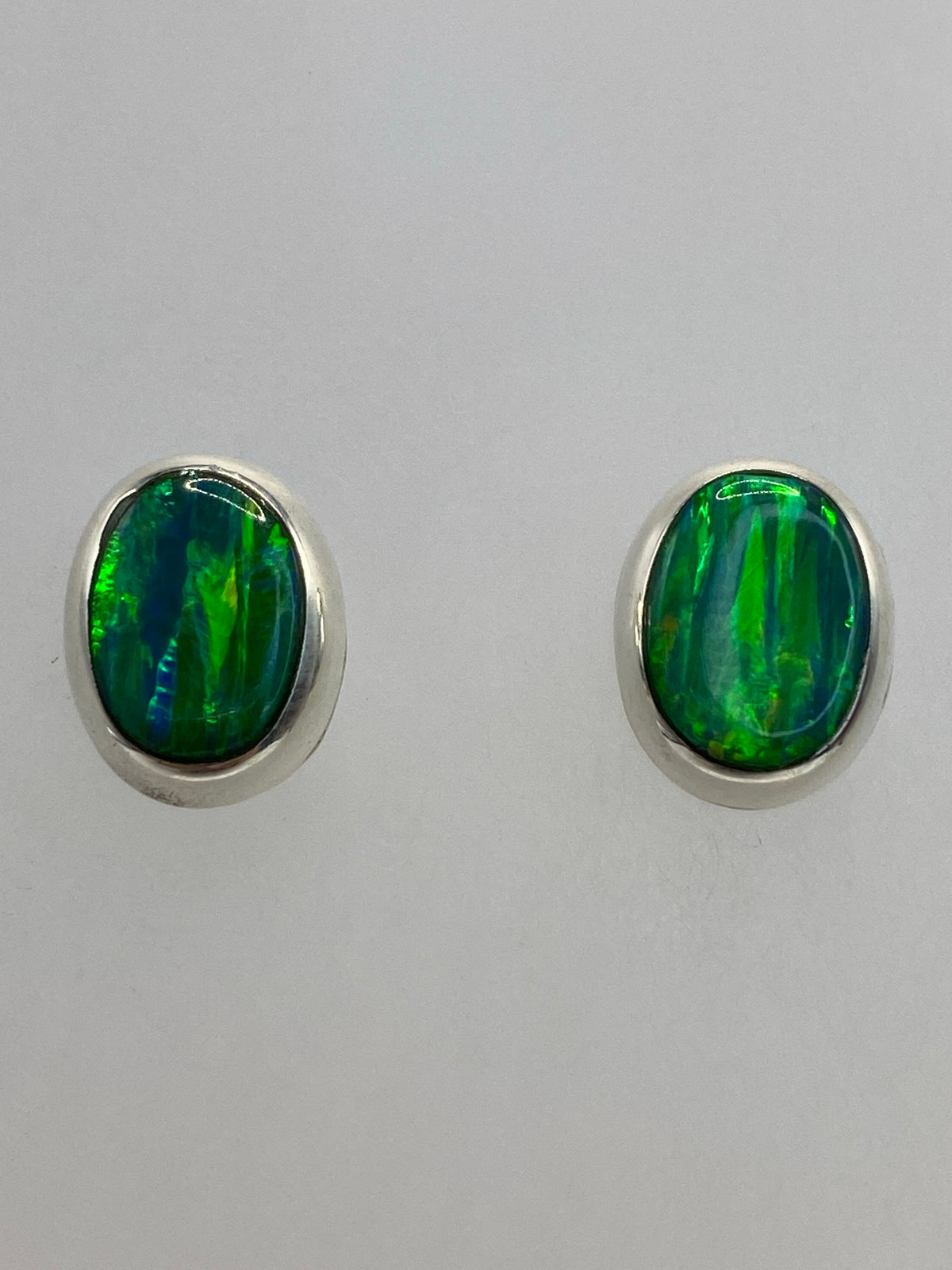 Aretes en escala (milimetrado): largo 1.3 cm por pieza