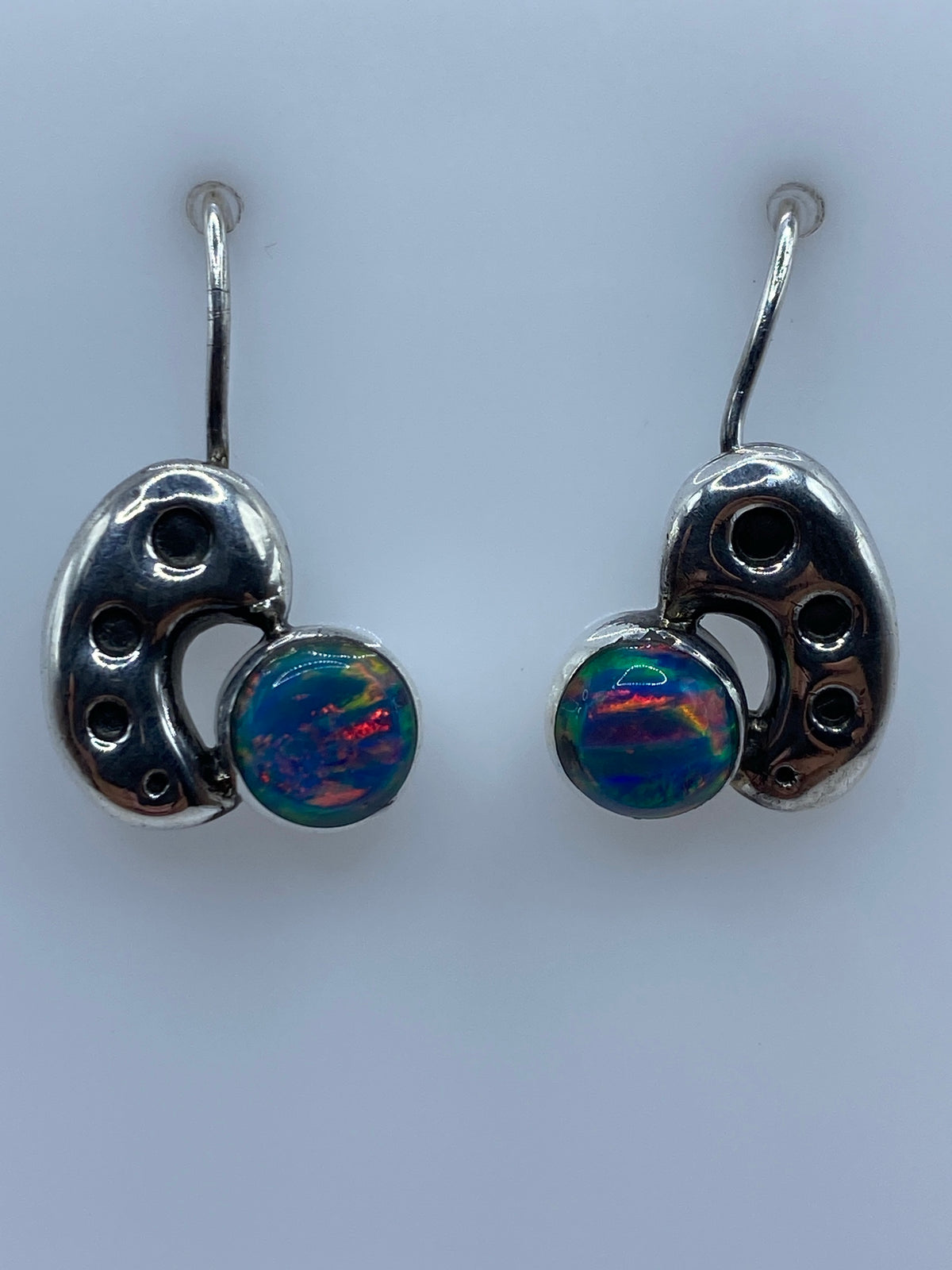 Par de aretes de plata 950 con ópalo de fuego azul, 2.1 cm, gancho de plata