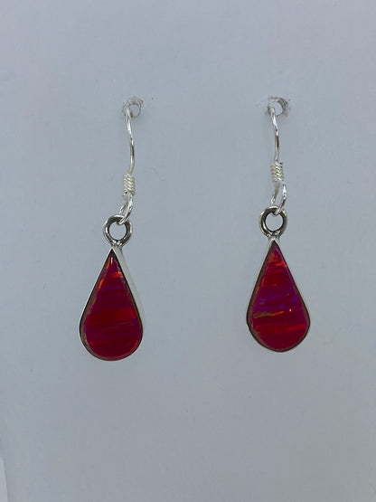 Detalle del ópalo de fuego rosa engastado en plata 925