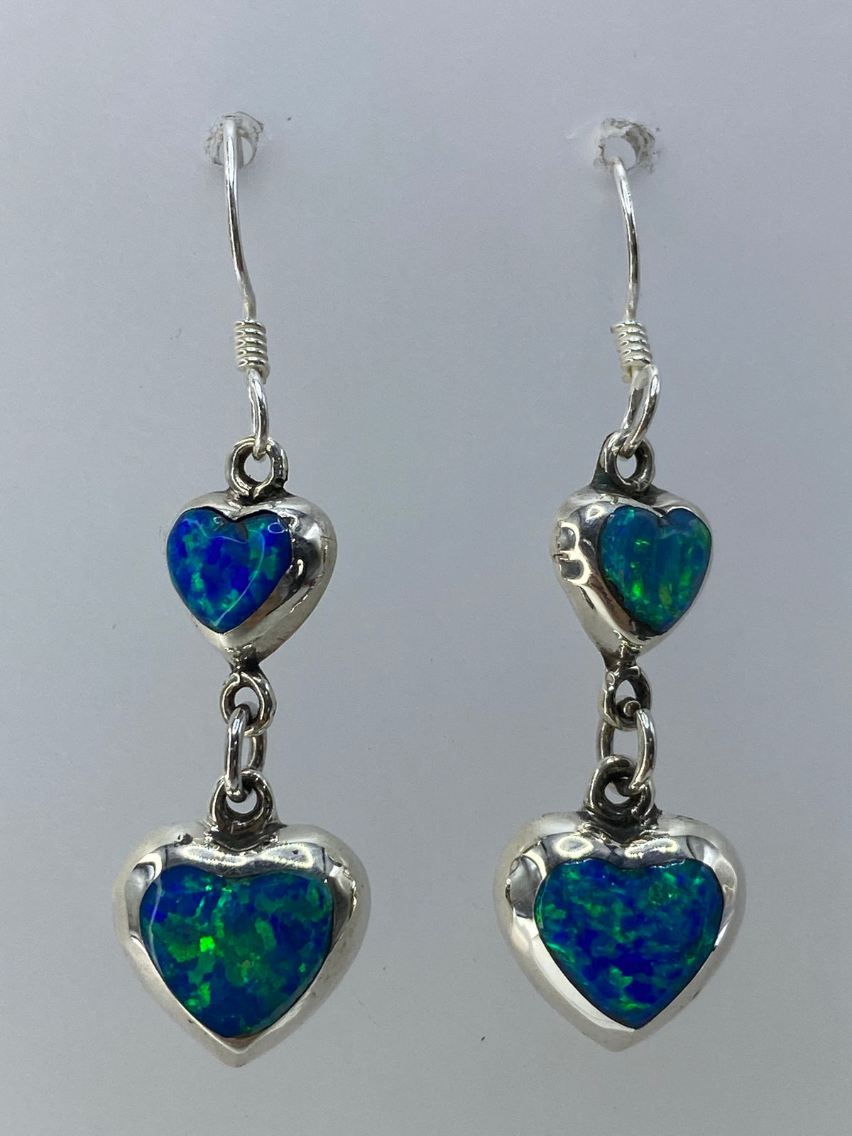 Par de aretes de plata 925 con ópalo de fuego verde limón en forma de corazón colgante