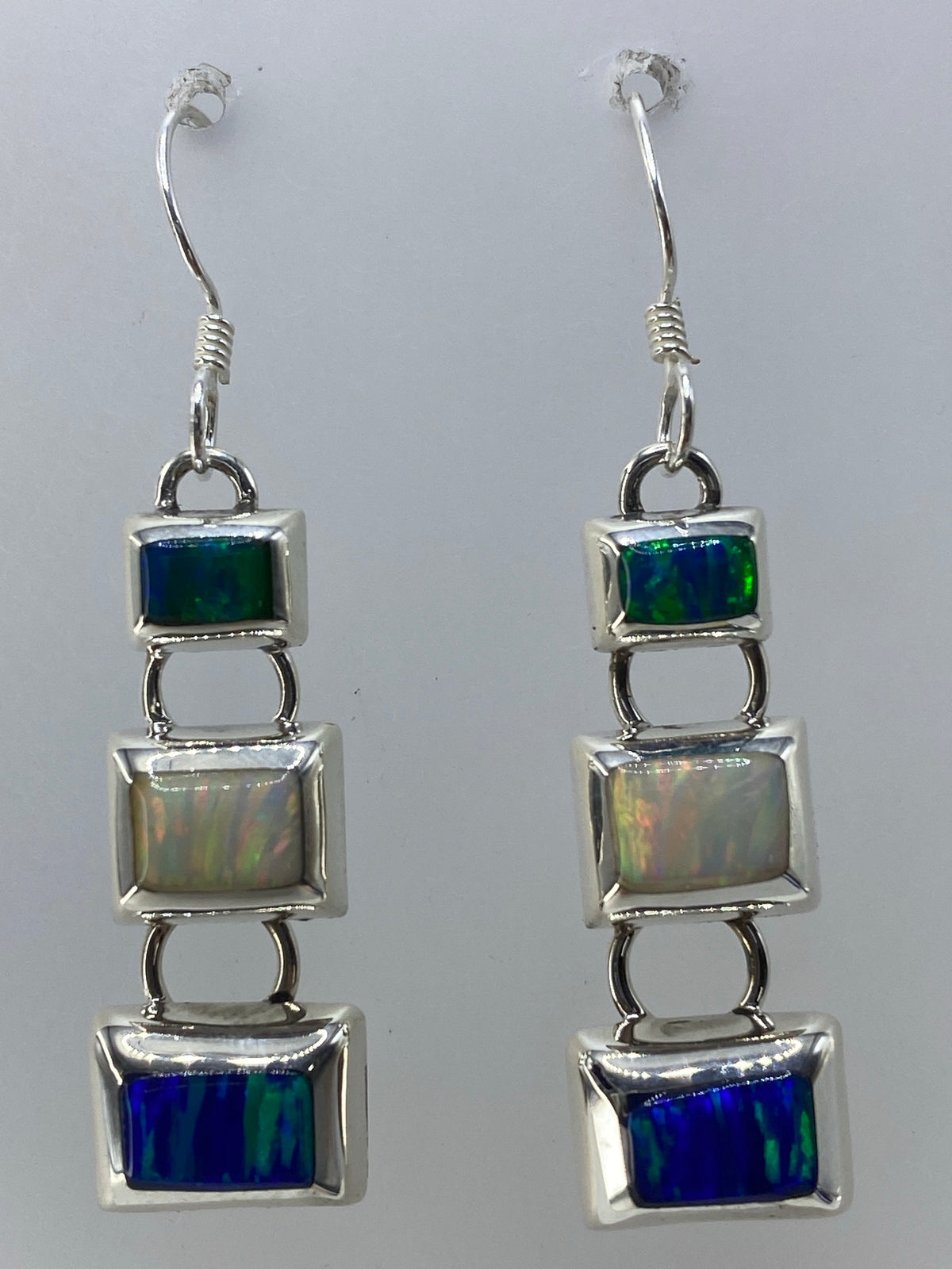 Aretes colgando mostrando el movimiento de la cascada geométrica de 4.1 cm