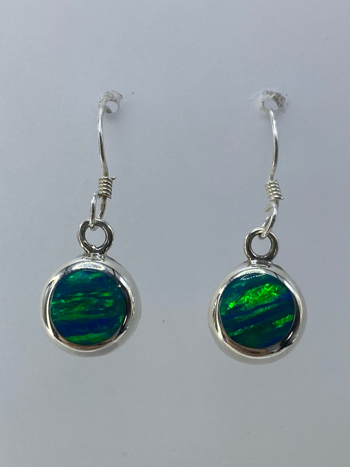 Aretes de plata 950 con ópalo de fuego verde limón, colgando de gancho de plata