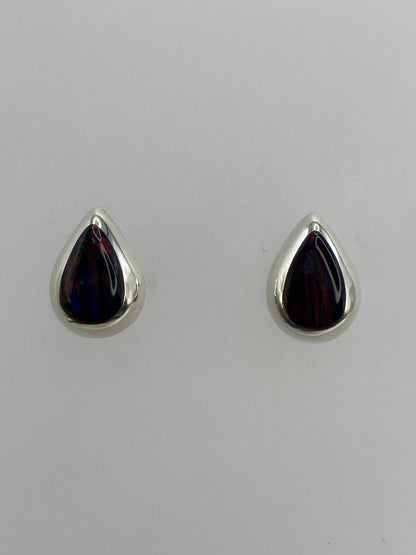 Par de aretes de plata con opalo de fuego negro en forma de gota