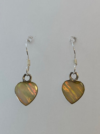 Par de aretes de plata con ópalo de fuego multicolor que brilla en naranja y verde