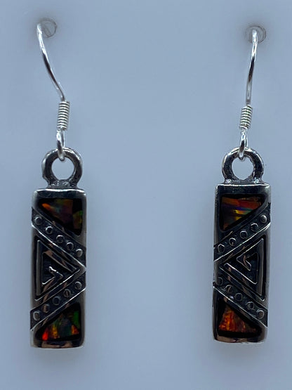 Aretes sobre escala de medidas mostrando largo de 3 cm
