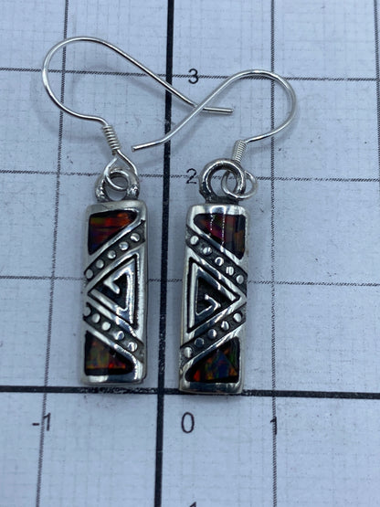 Aretes de plata 950 con granulado y líneas diagonales de incrustación