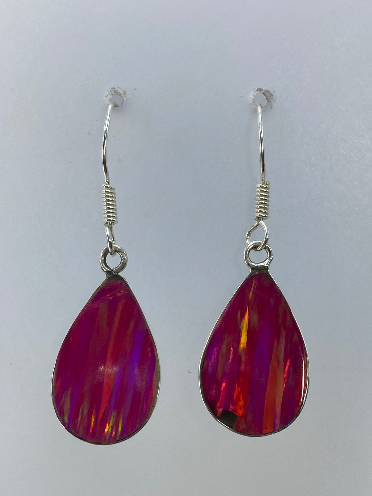 Aretes de plata con ópalo de fuego rosa en forma de gota de 3.5 cm, par completo