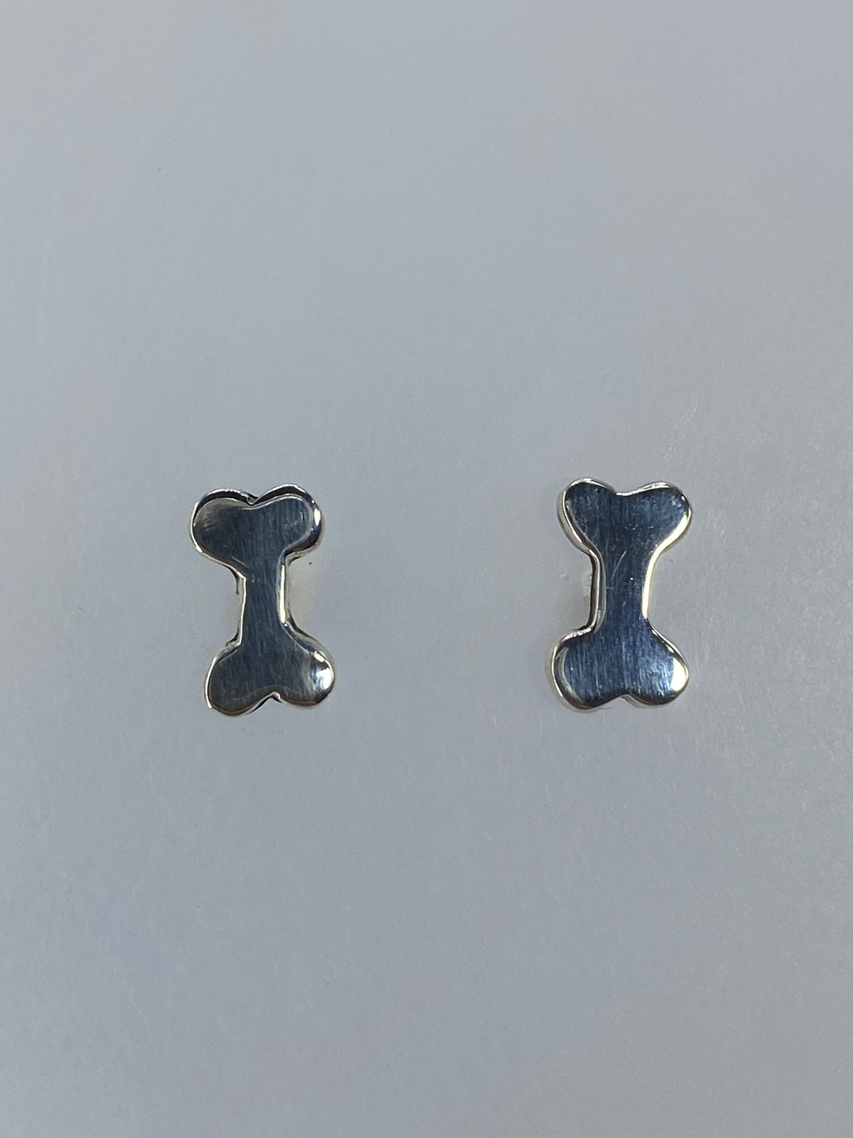 Arete individual de plata 925 en cartoneado, vista frontal