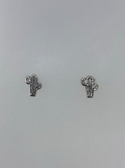 Arete individual de cactus en plata con relieve 3D