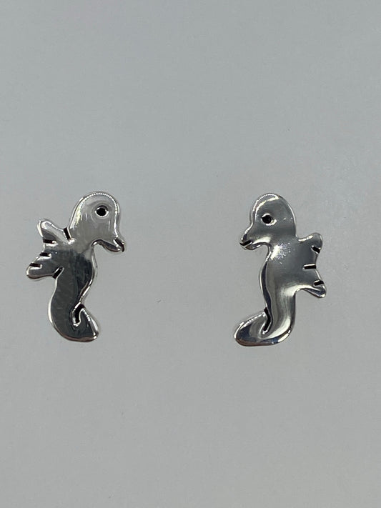 Par de aretes de plata 925 en forma de caballito de mar, cartoneado de Taxco