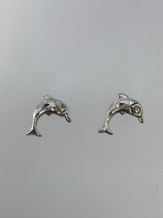 Par de aretes delfín en plata 925, 1 cm, vistos de frente