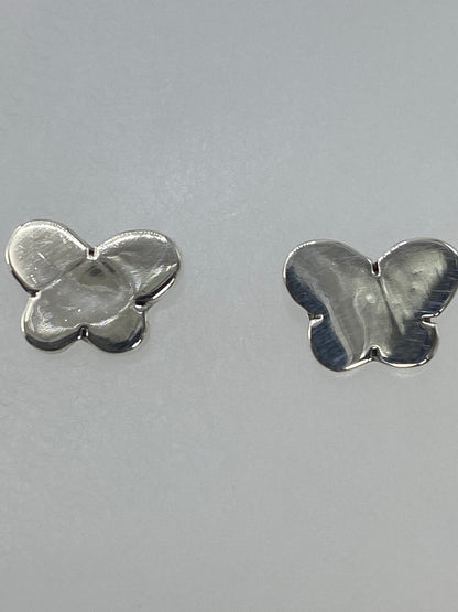 Aretes mariposa postes Taxco sobre fondo gris