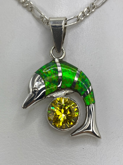 Dije de pájaro en plata 950 con ópalo de fuego verde limón, sobre cadena — vista frontal