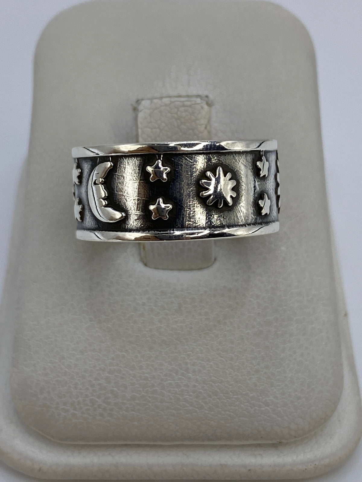 Anillo de plata 925 con relieve repujado de luna y estrellas, talla 8