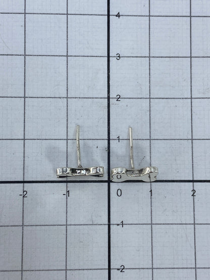 Aretes sobre fondo gris, listos para llevar
