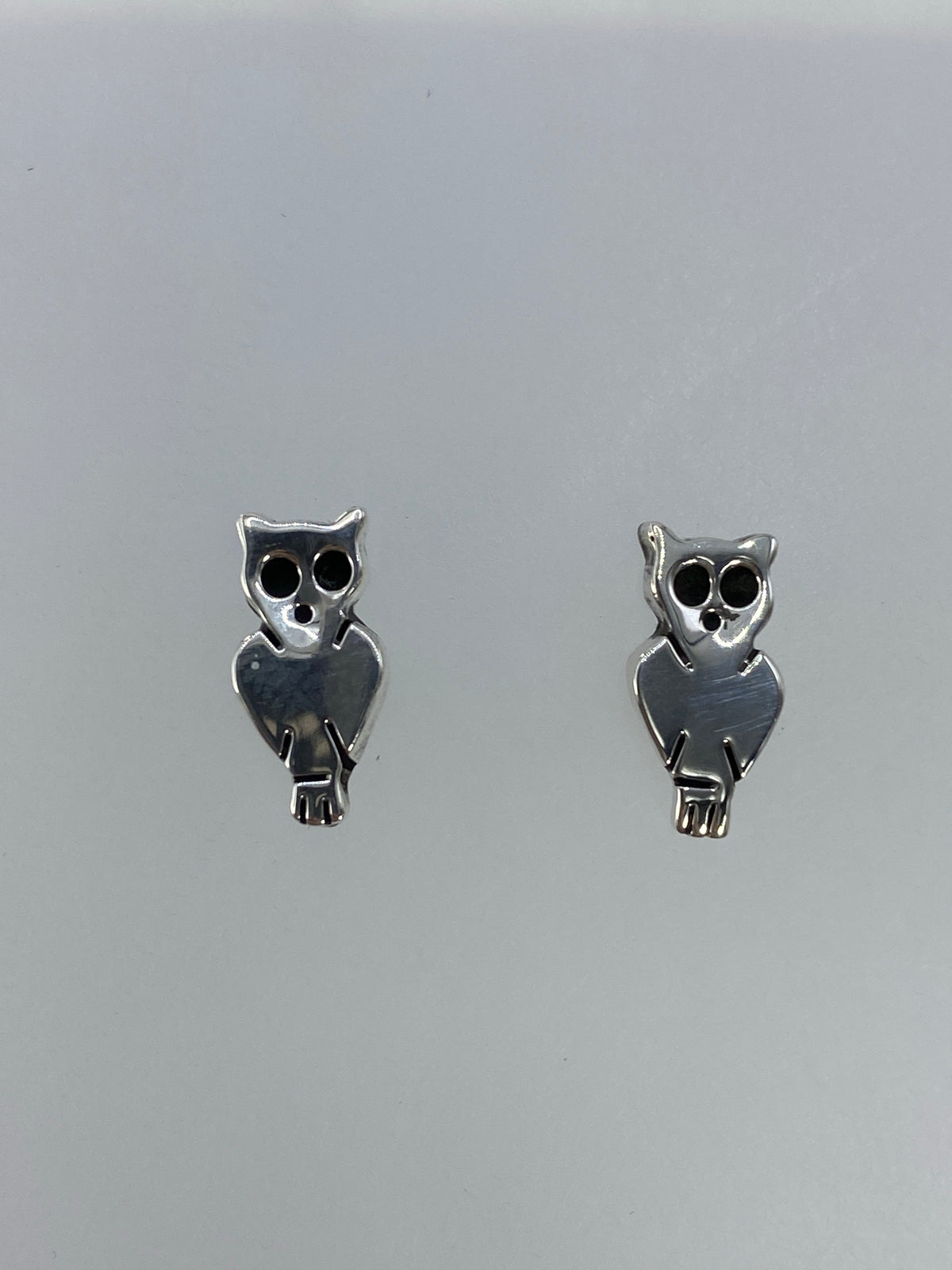 Arete individual de búho mostrando el volumen y la redondez de la cabeza