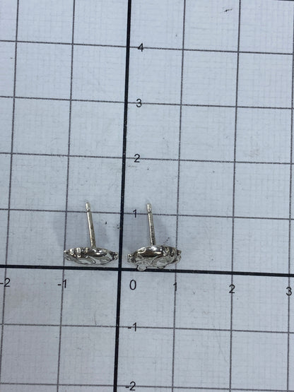 Detalle del acabado pulido y el Quinto 925 de los aretes