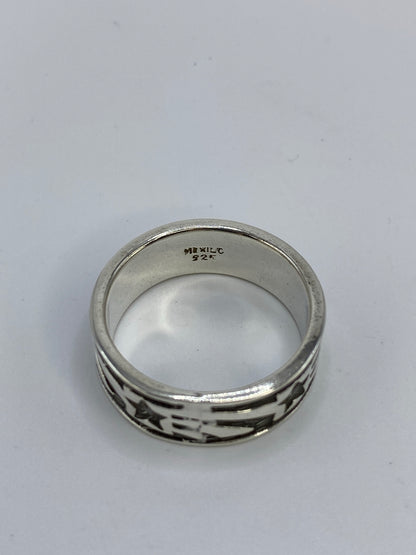 Anillo sobre fondo blanco mostrando el marcaje MEXICO 925 en el interior