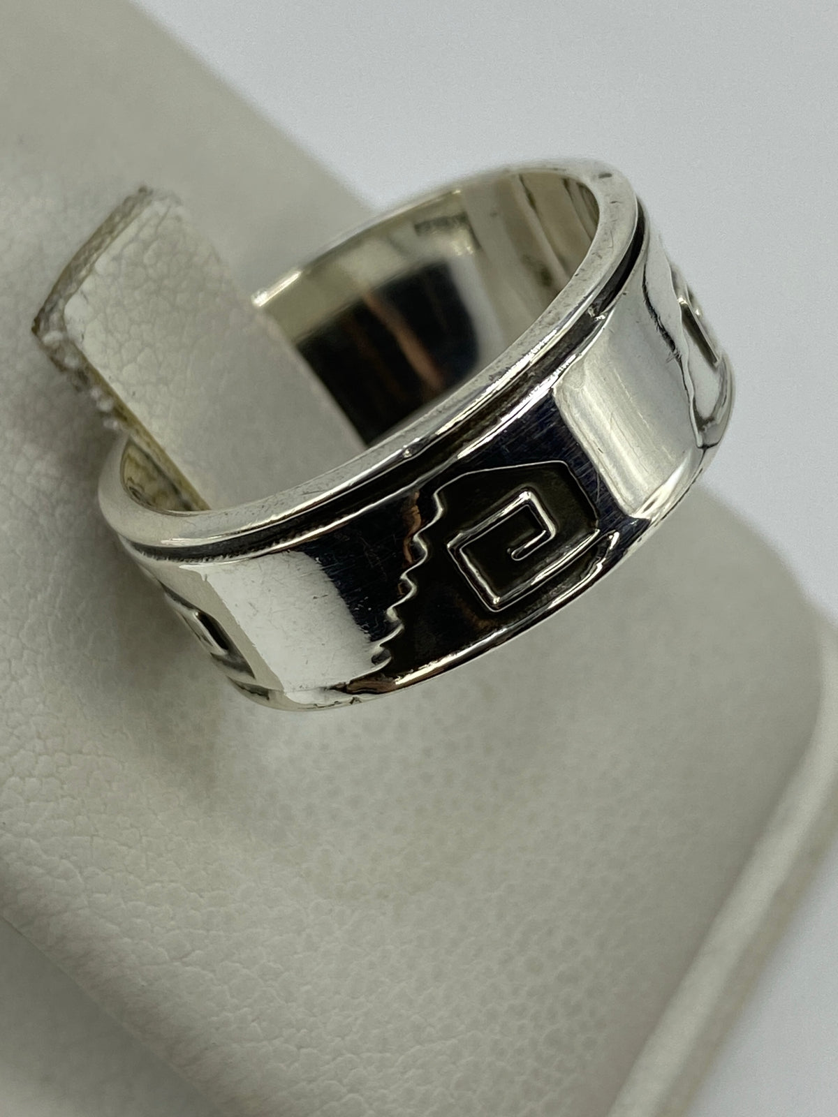 Detalle del interior del anillo con marca MEXICO 925 y Quinto