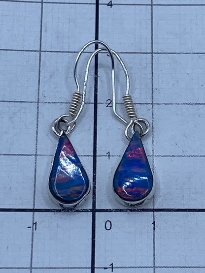 Aretes medidos en escala: 3 cm de largo incluyendo gancho