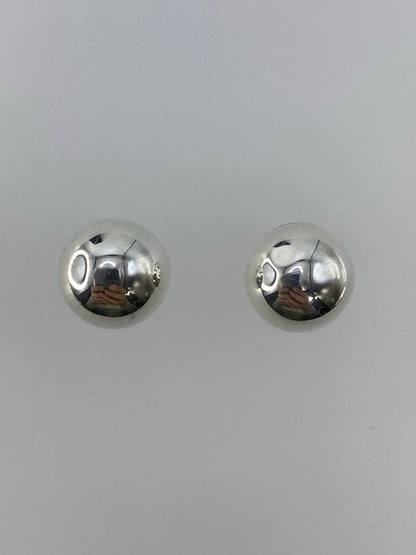 Par de aretes de plata esfera cartoneado Taxco 925, vista frontal