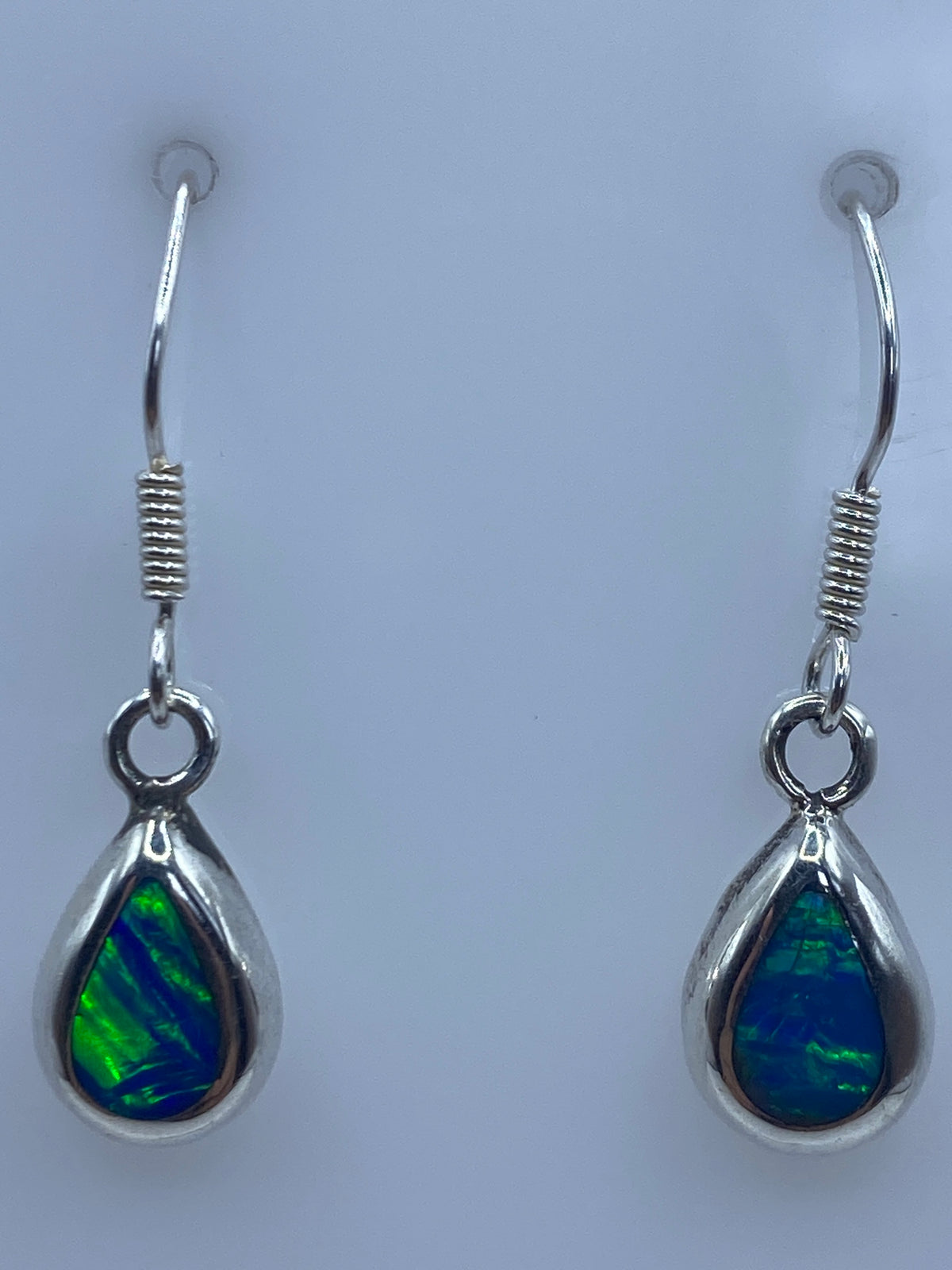 Aretes de plata 925 con Quinto, sobre fondo gris