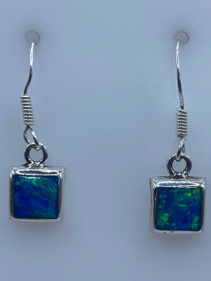 Aretes sobre fondo blanco con marca del Quinto 950 visible