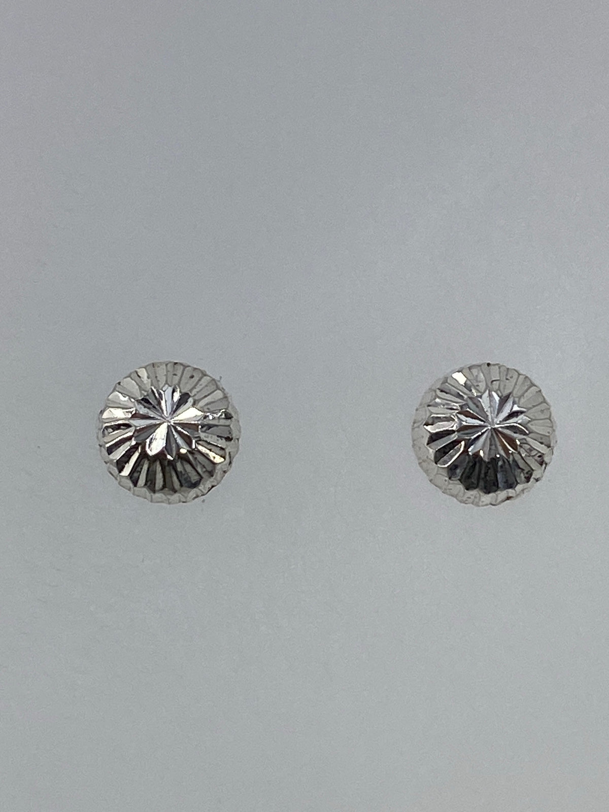 Par de aretes de plata 925 en cartoneado, diseño geométrico delicado de 1 cm