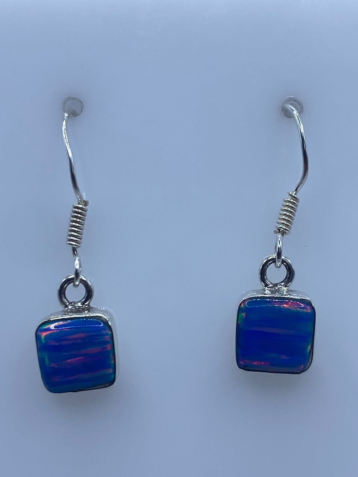 Par de aretes de plata con ópalo de fuego azul, 2.4 cm de largo, gancho de plata