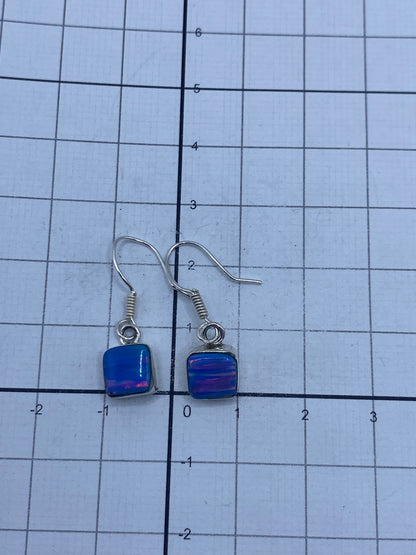 Aretes con Quinto 925 visibles en la plata del engaste