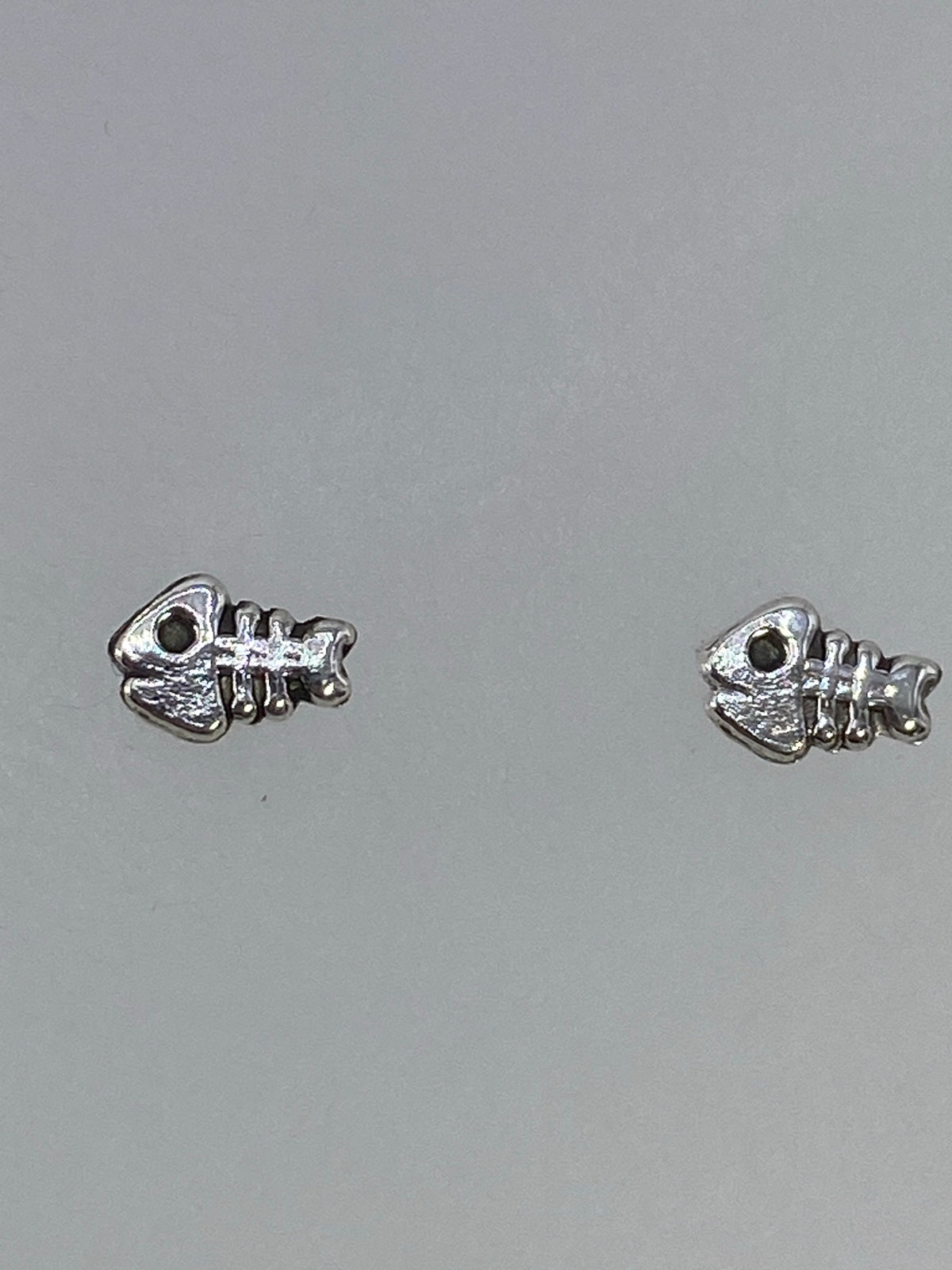 Detalle del volumen 3D del cartoneado en plata 925, acabado pulido brillante
