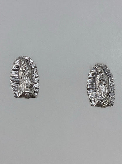 Aretes de perfil mostrando el volumen 3D del cartoneado