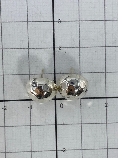 Aretes de plata pura cartoneada con acabado pulido brillante