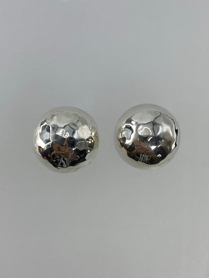Aretes de plata Taxco con cierre de poste, vista frontal del diseño esférico