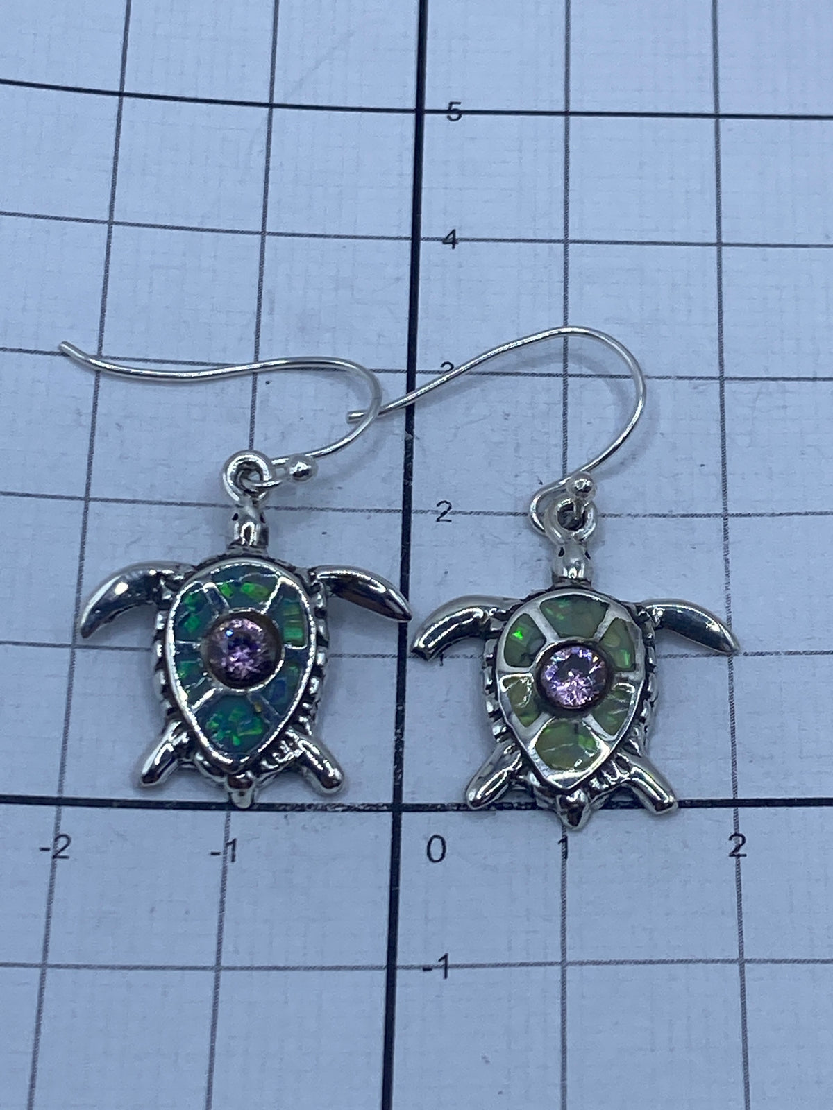 Aretes tortuga de Taxco en báscula: par de 5.1 gramos en plata auténtica