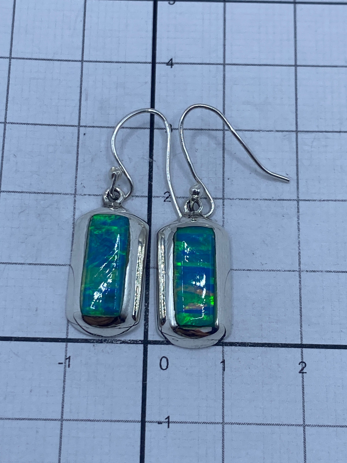 Sello de plata 925 visible en el reverso de los aretes