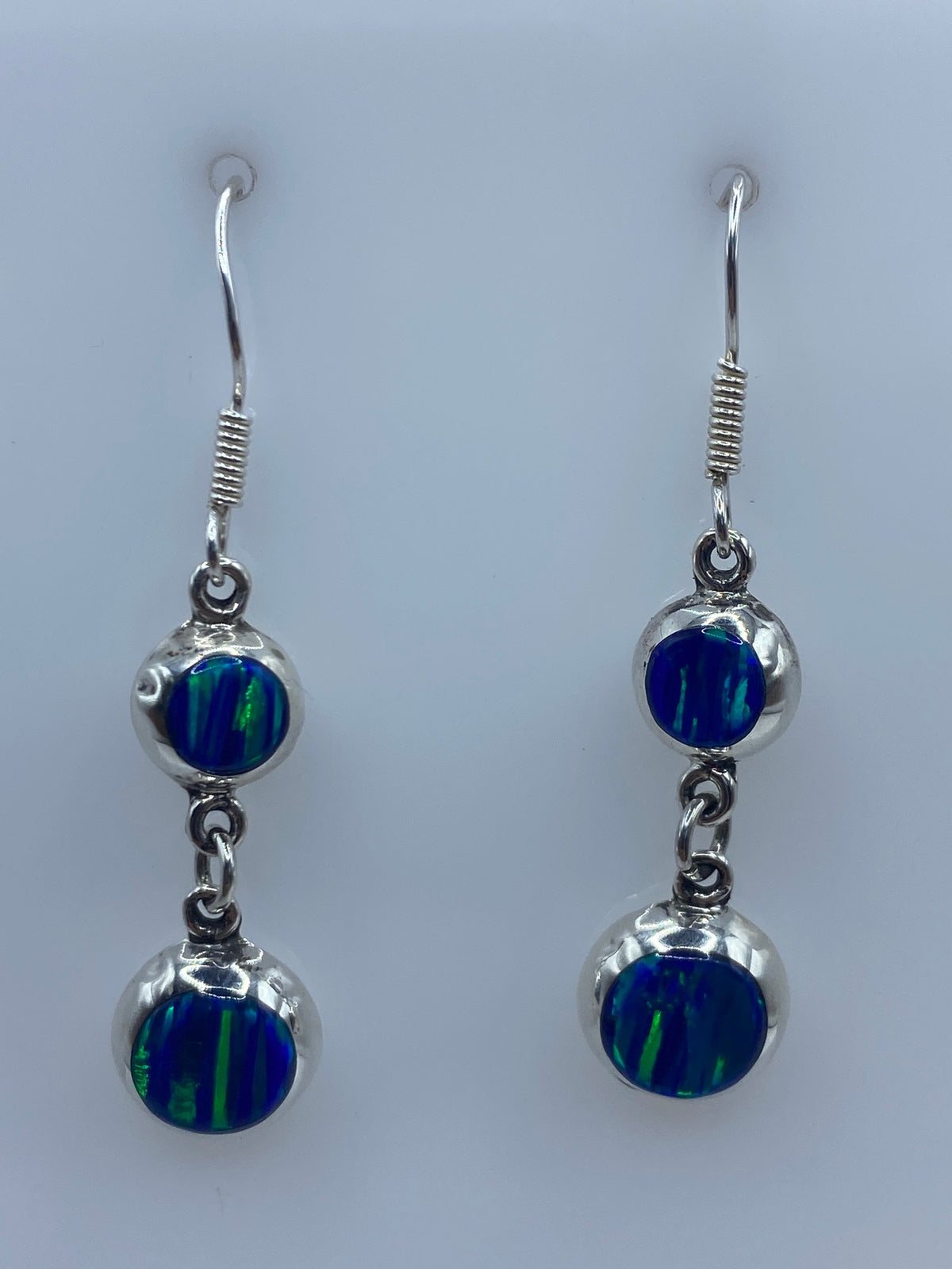Aretes largos de 4 cm con esferas de Ópalo de Fuego engastadas en plata