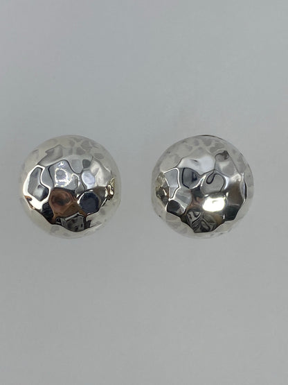 Aretes de plata 925 en cartoneado minimalista, par visto de frente