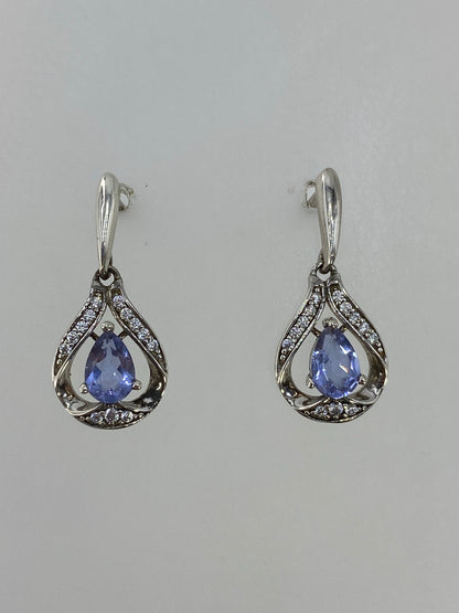 Par de aretes de plata en forma de gota con circonia azul engastada