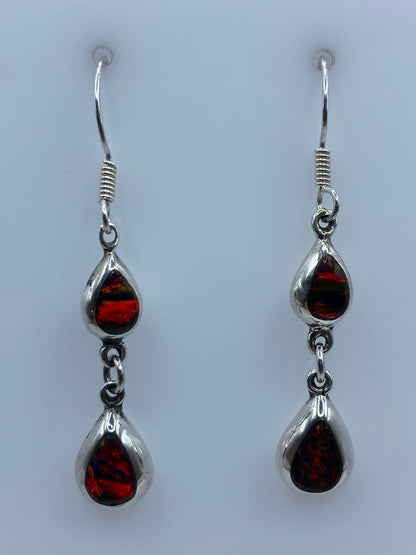 Aretes de plata con opalo de fuego multicolor colgantes de 4.2 cm, vista frontal