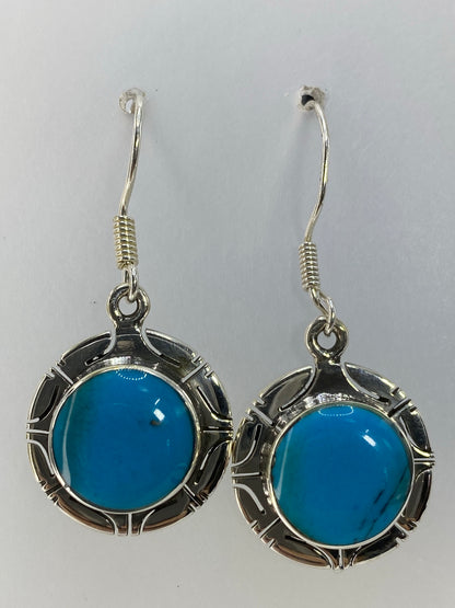 Par de aretes de plata con turquesa azul cielo, marco calado, colgando del gancho