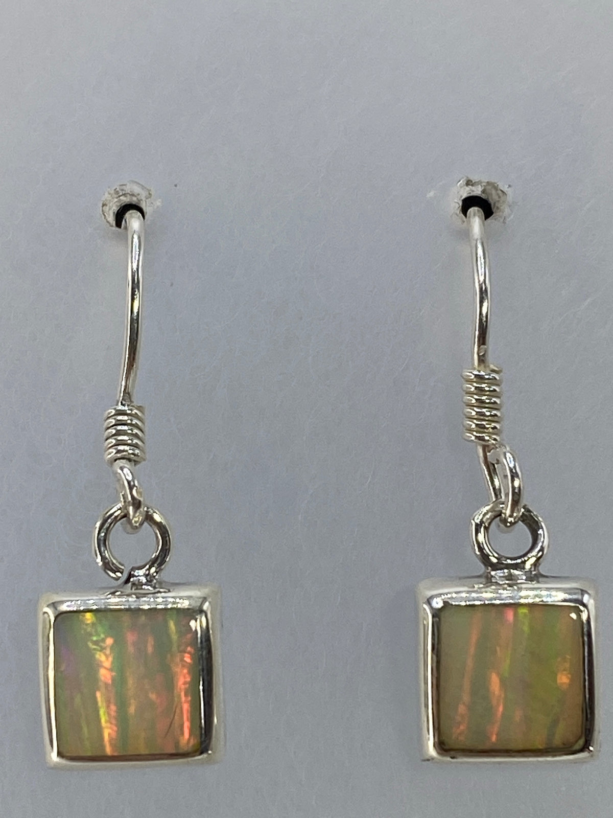 Gancho de plata 925 de los aretes, mostrando el Quinto de autenticidad