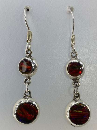 Aretes junto a regla métrica mostrando largo de 4.2 cm
