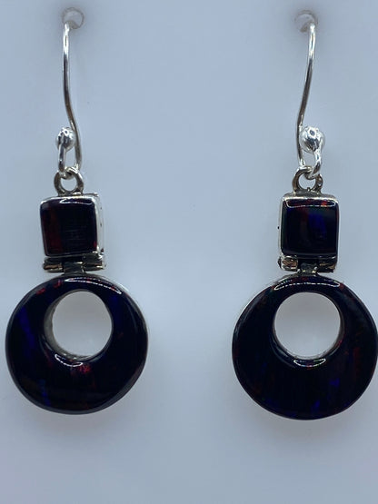 Aretes medidos en regla: 3.5 cm de largo, vista frontal del par