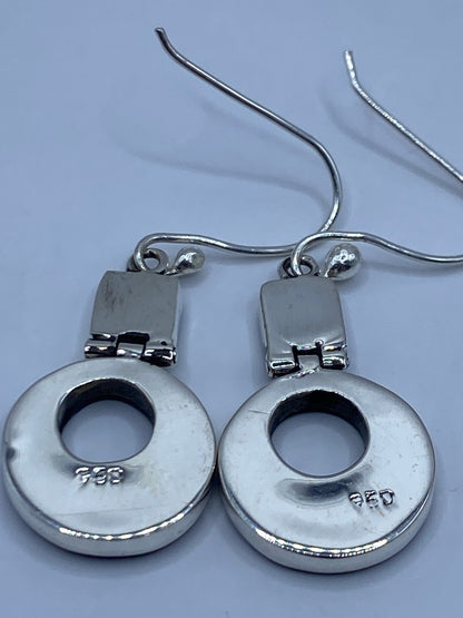 Aretes en báscula mostrando peso de 2.9 gramos, SKU 006381